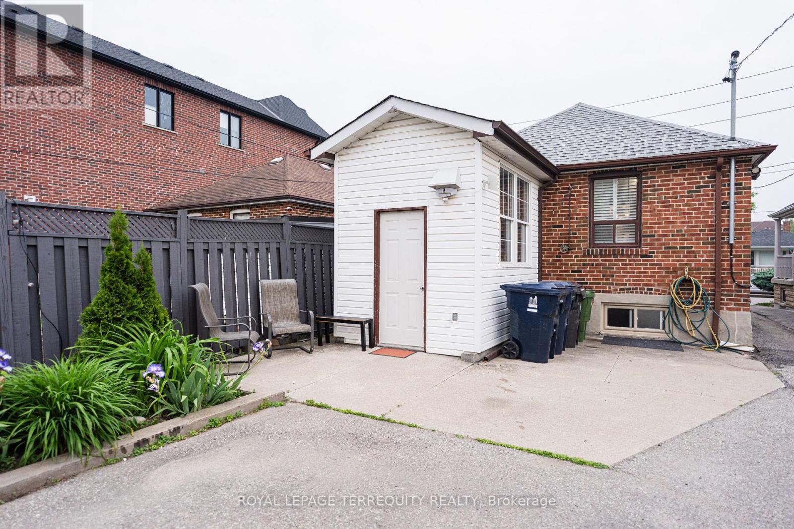 968 Castlefield Avenue, Toronto (Briar Hill-Belgravia), Ontario  M6B 1E2 - Photo 20 - W12204889