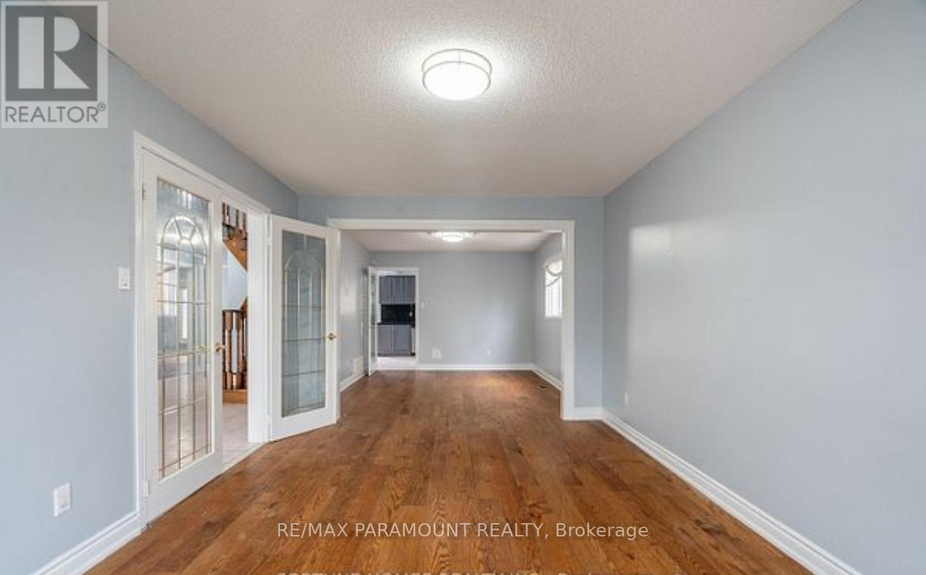 179 Kingknoll Drive, Brampton, Ontario  L6Y 4N6 - Photo 3 - W12204905
