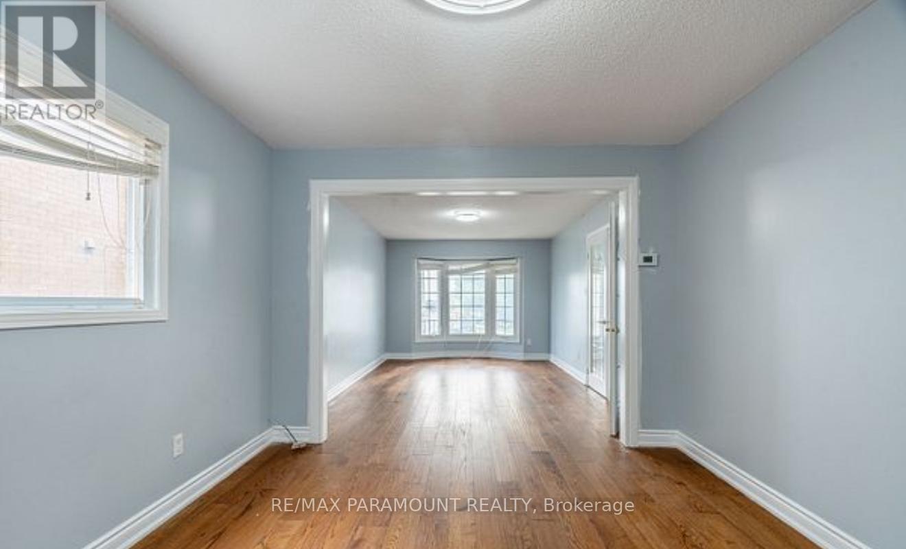 179 Kingknoll Drive, Brampton, Ontario  L6Y 4N6 - Photo 4 - W12204905