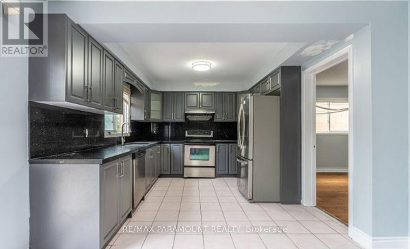 179 Kingknoll Drive, Brampton, Ontario  L6Y 4N6 - Photo 6 - W12204905