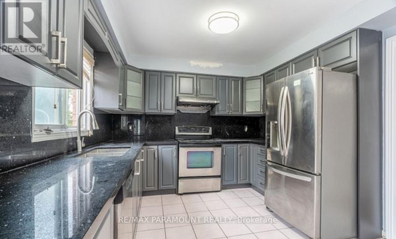 179 Kingknoll Drive, Brampton, Ontario  L6Y 4N6 - Photo 7 - W12204905