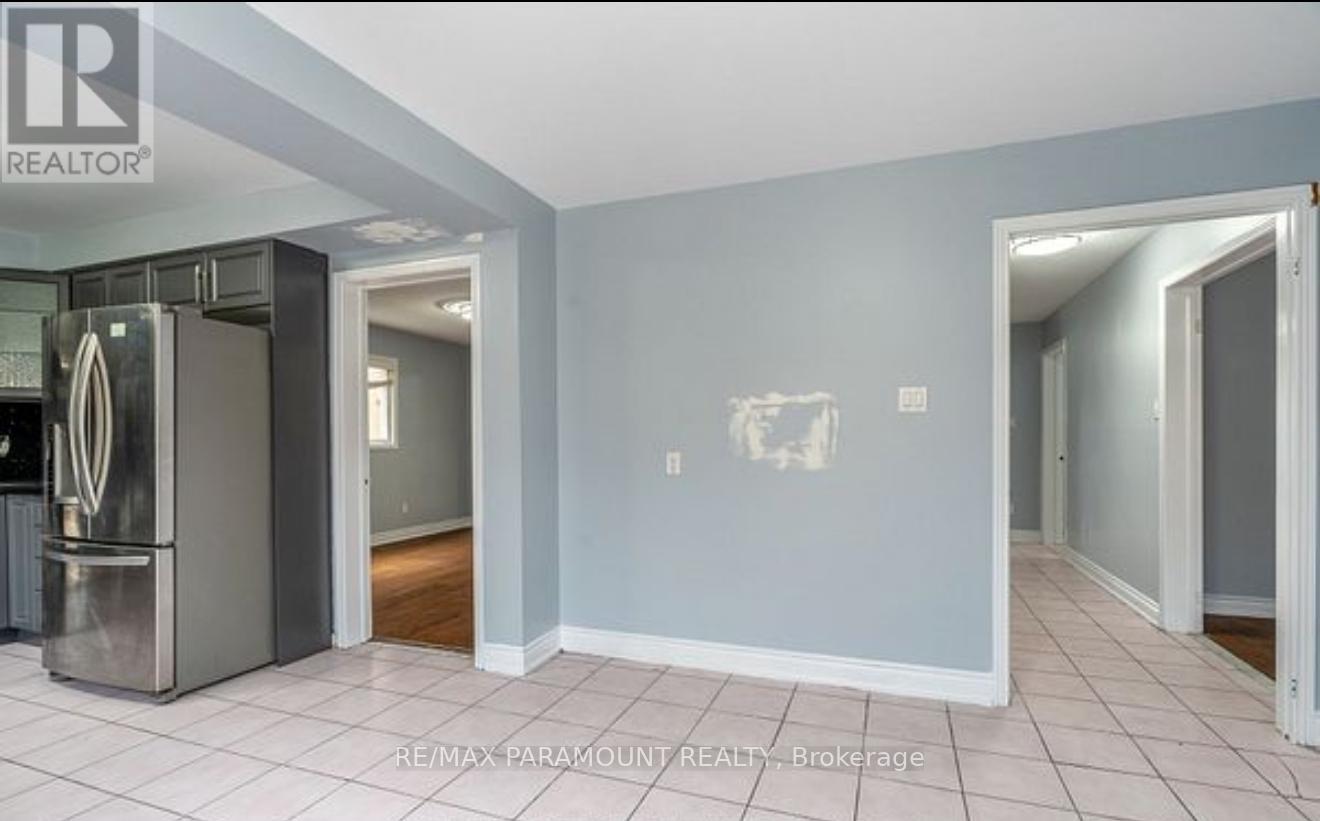 179 Kingknoll Drive, Brampton, Ontario  L6Y 4N6 - Photo 8 - W12204905