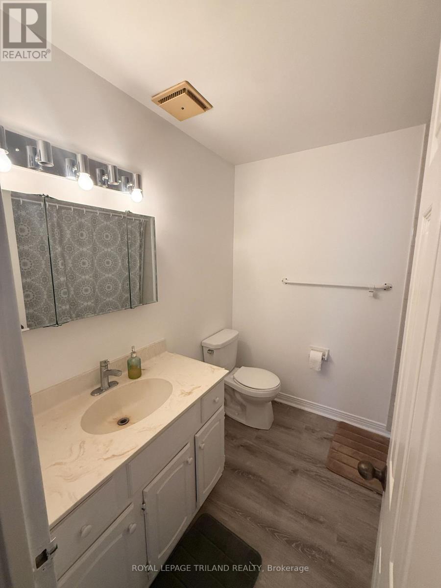 404 - 440 Central Avenue E, London East (East F), Ontario  N6B 2E5 - Photo 11 - X12198807