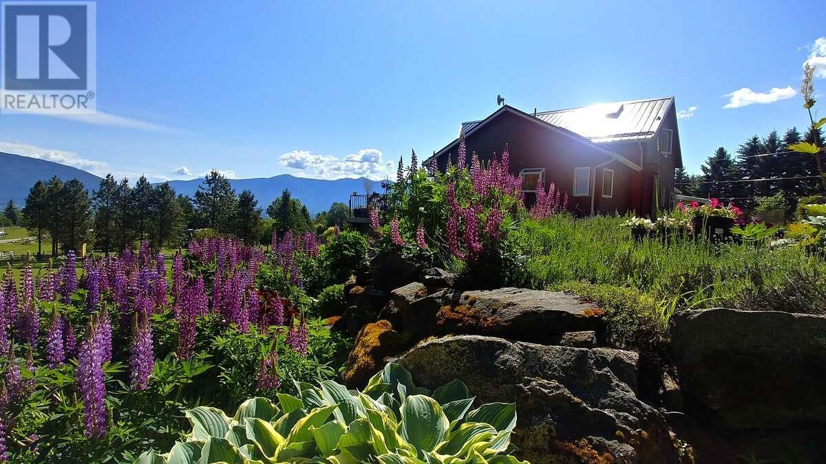 1067 Simmons Road, Creston, British Columbia  V0B 1G7 - Photo 1 - 10351317