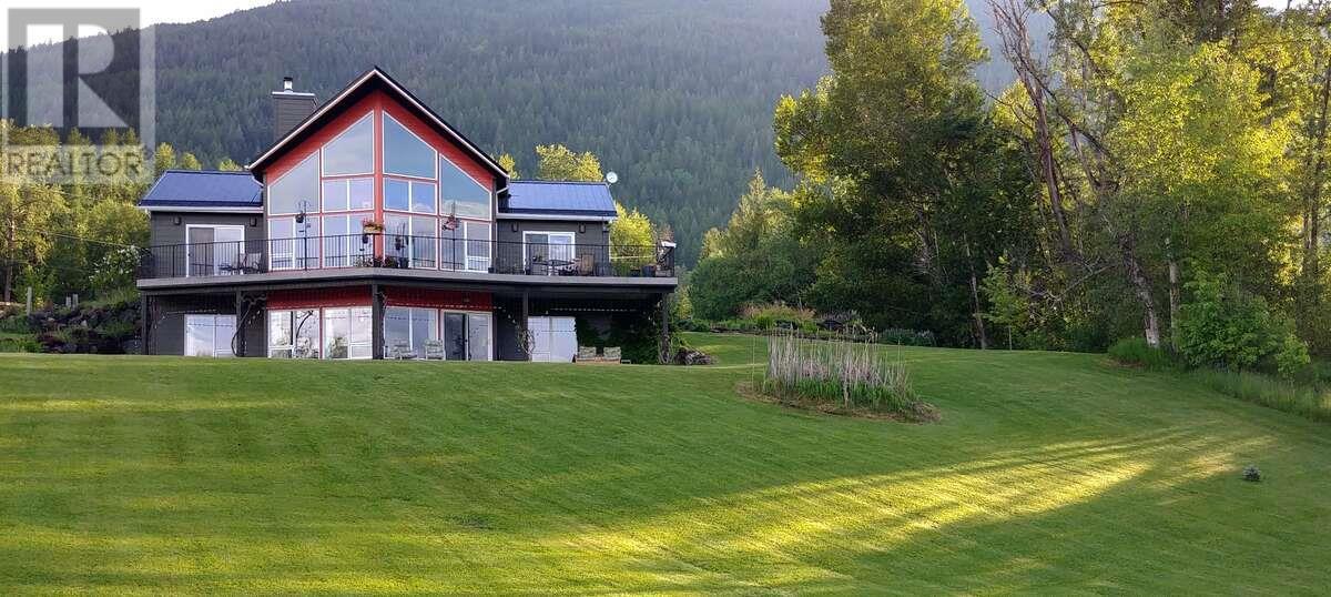 1067 Simmons Road, Creston, British Columbia  V0B 1G7 - Photo 2 - 10351317