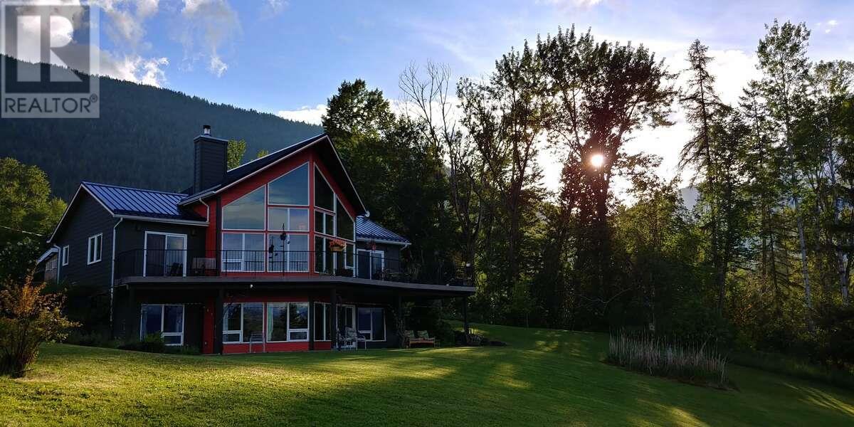 1067 Simmons Road, Creston, British Columbia  V0B 1G7 - Photo 3 - 10351317