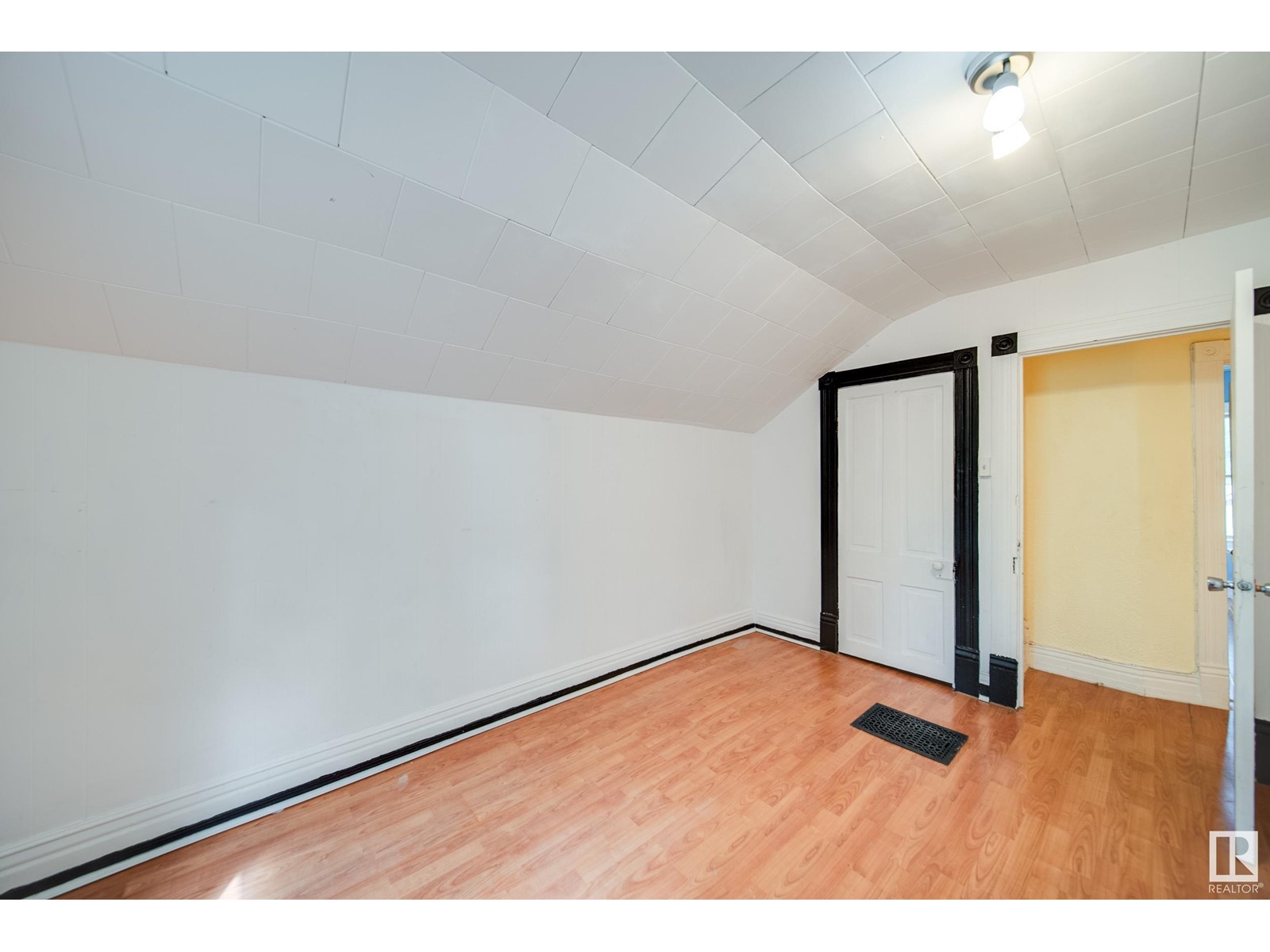 11038 84 Av Nw, Edmonton, Alberta  T6G 0V7 - Photo 40 - E4441149