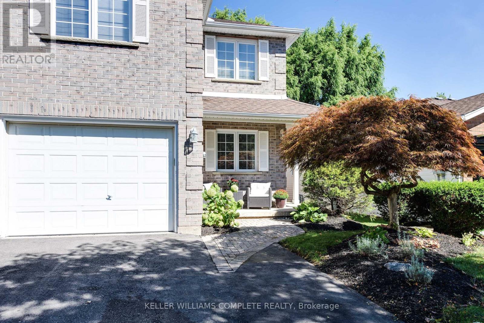 5 Saddler Street, Pelham (Fonthill), Ontario  L0S 1E4 - Photo 3 - X12204926