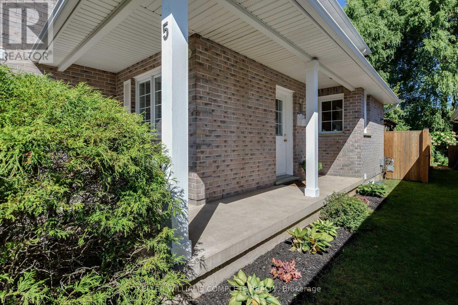 5 Saddler Street, Pelham (Fonthill), Ontario  L0S 1E4 - Photo 5 - X12204926