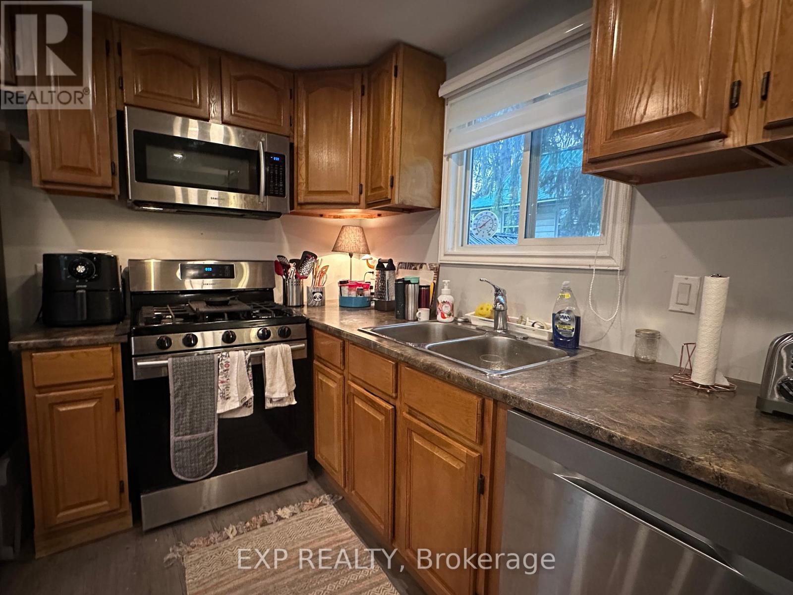 190 Ann Street, North Middlesex, Ontario  N0M 2K0 - Photo 12 - X12118635