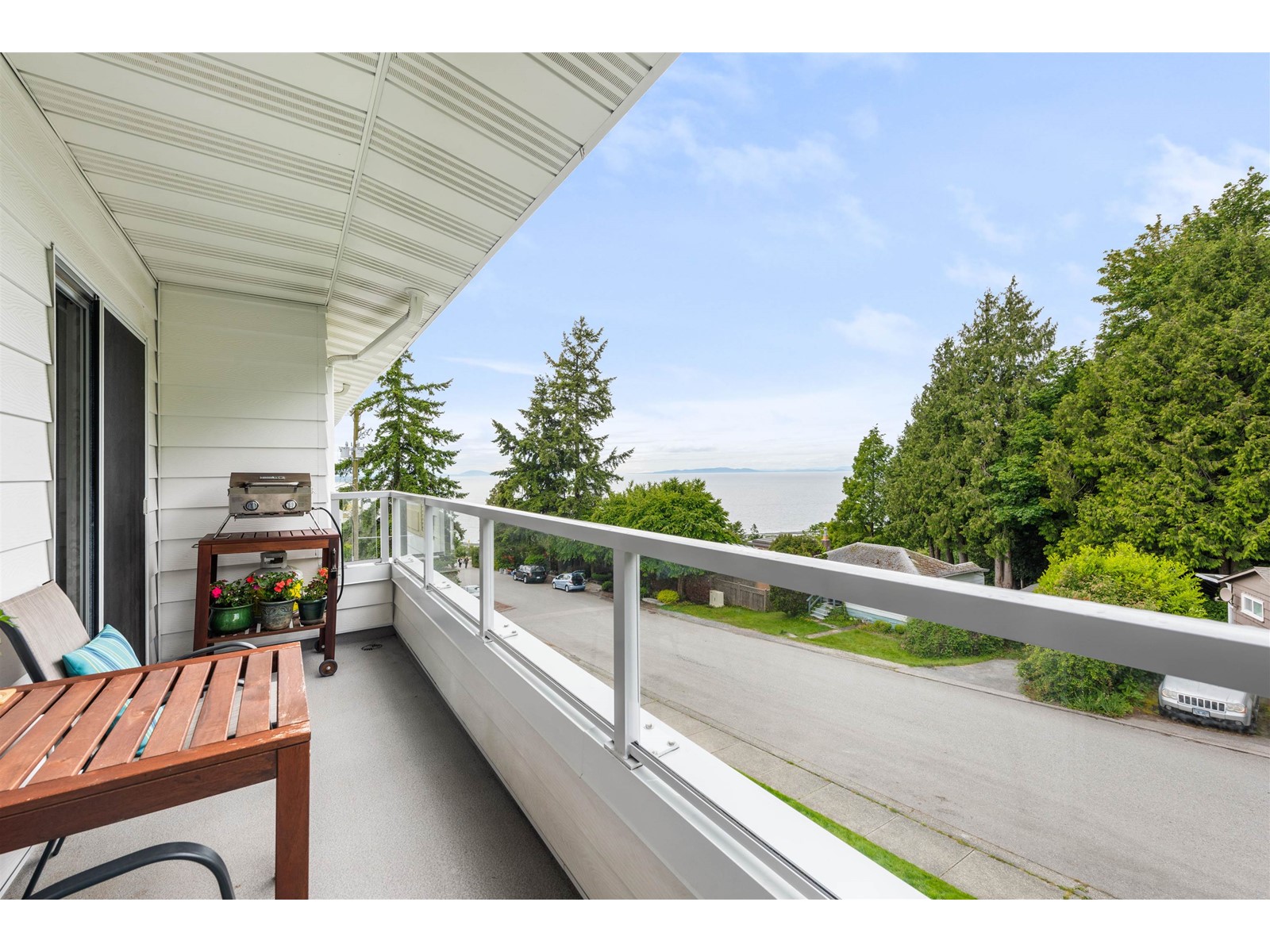 305 15010 Roper Avenue, White Rock, British Columbia  V4B 5A9 - Photo 3 - R3008332