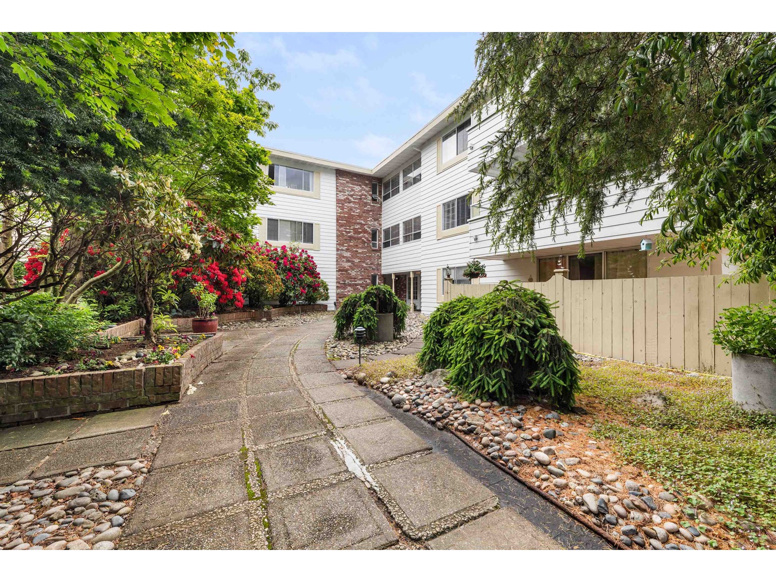 305 15010 Roper Avenue, White Rock, British Columbia  V4B 5A9 - Photo 25 - R3008332