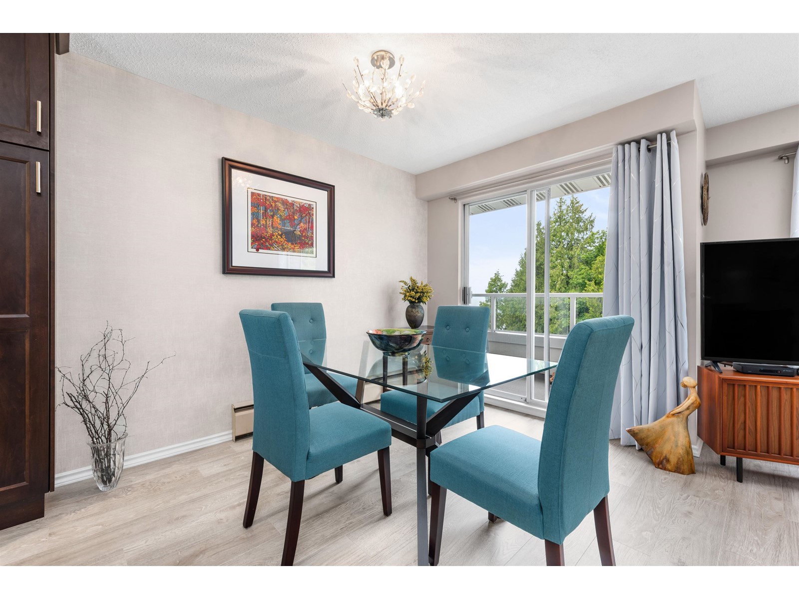 305 15010 Roper Avenue, White Rock, British Columbia  V4B 5A9 - Photo 5 - R3008332