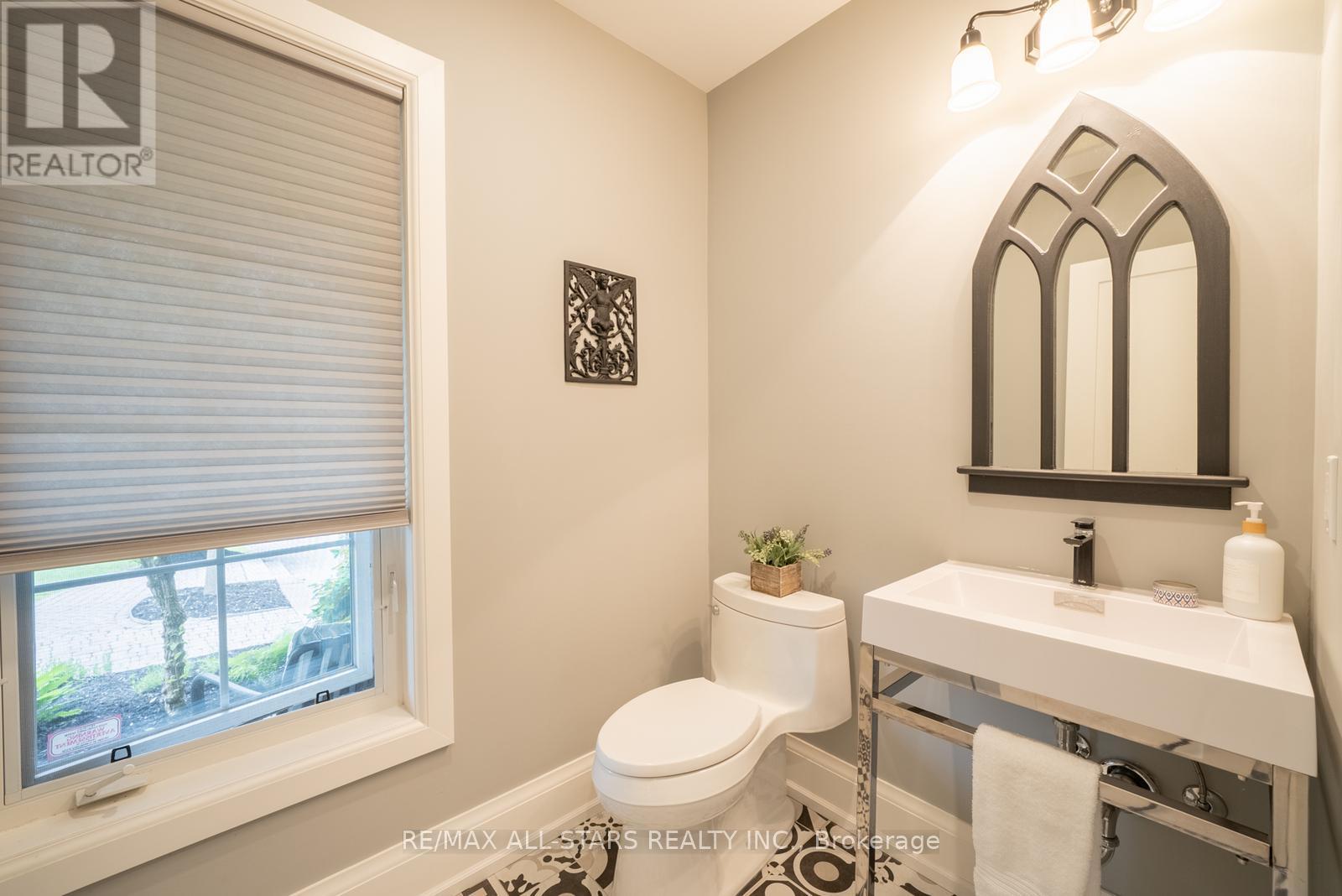150 Park Drive, Whitchurch-Stouffville, Ontario  L4A 1J6 - Photo 16 - N12204913