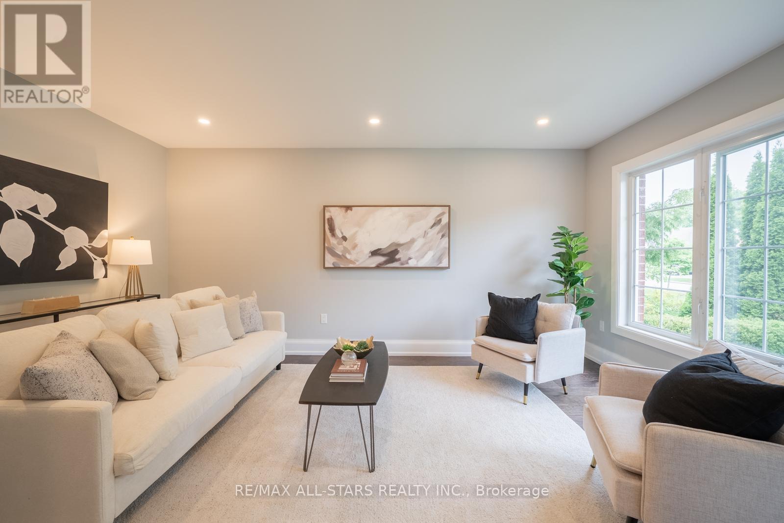 150 Park Drive, Whitchurch-Stouffville, Ontario  L4A 1J6 - Photo 7 - N12204913