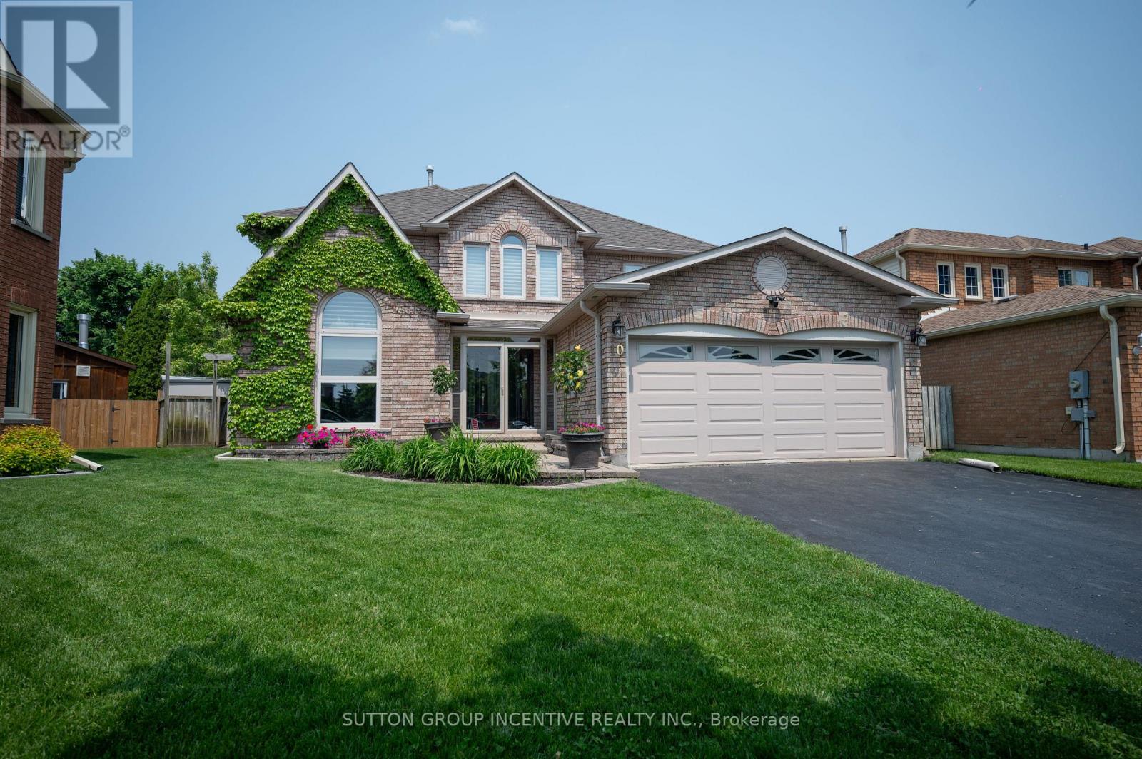 10 GORDON COURT, Barrie, Ontario