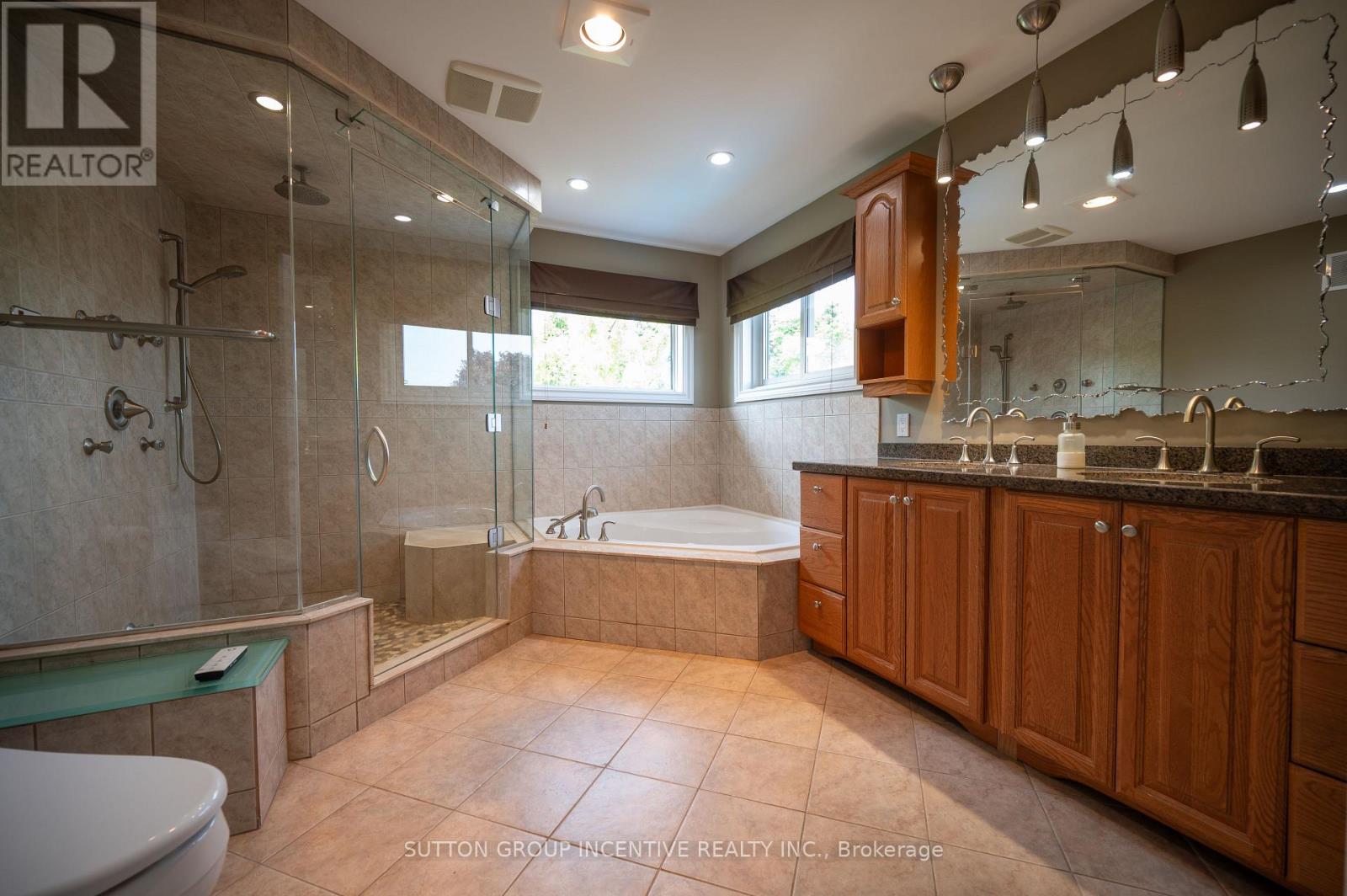 10 Gordon Court, Barrie, Ontario  L4N 7A4 - Photo 25 - S12204932