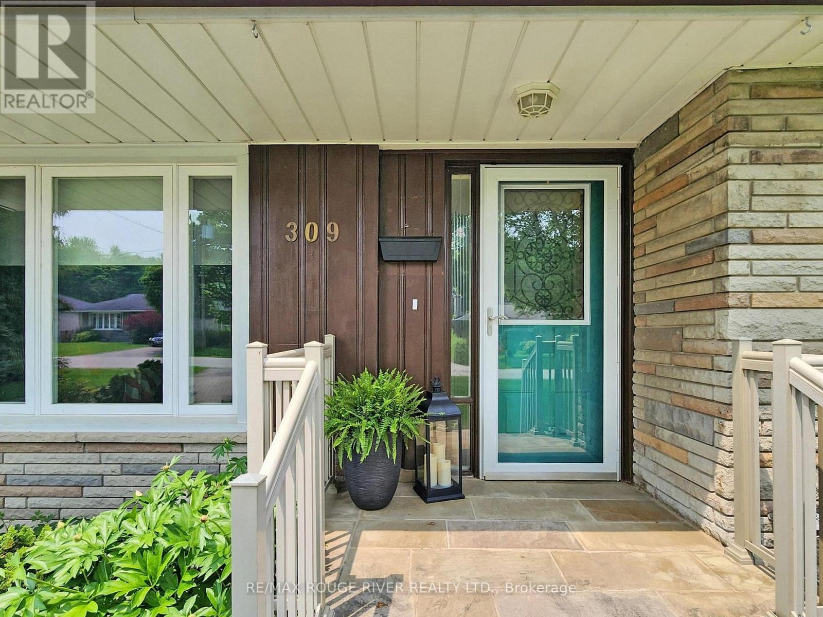 309 Jaybell Grove, Toronto, Ontario  M1C 2X4 - Photo 4 - E12204835