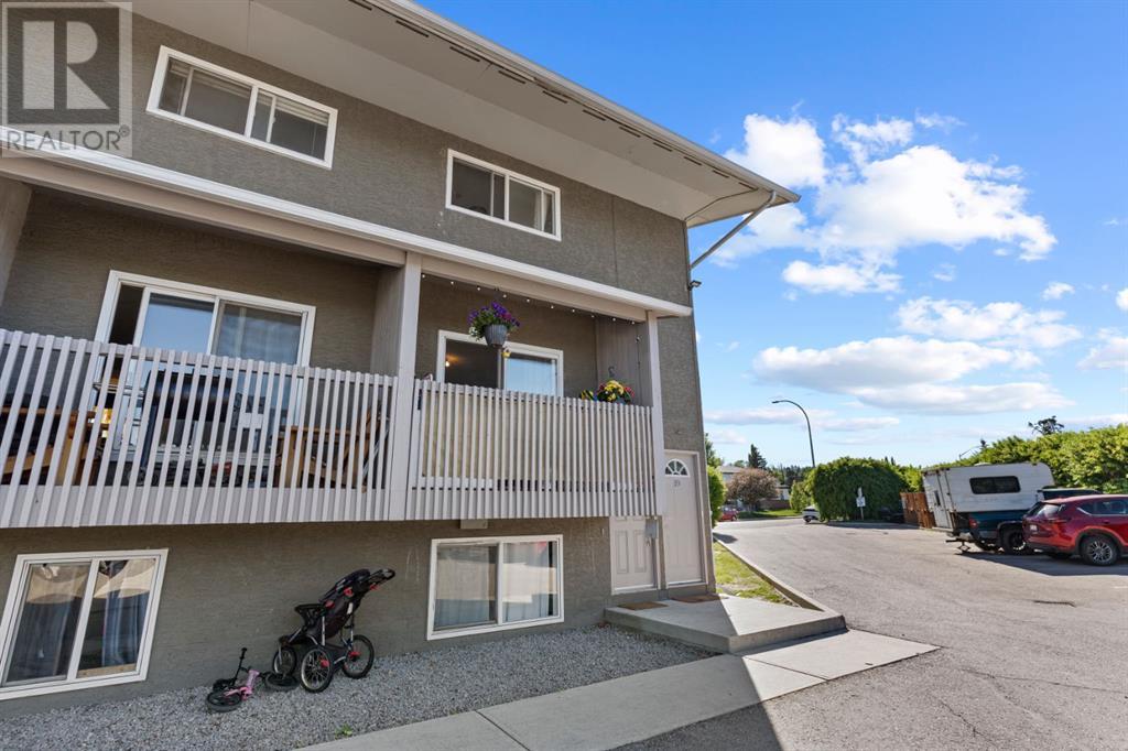 Property at 19, 8112 36 Avenue NW image 2