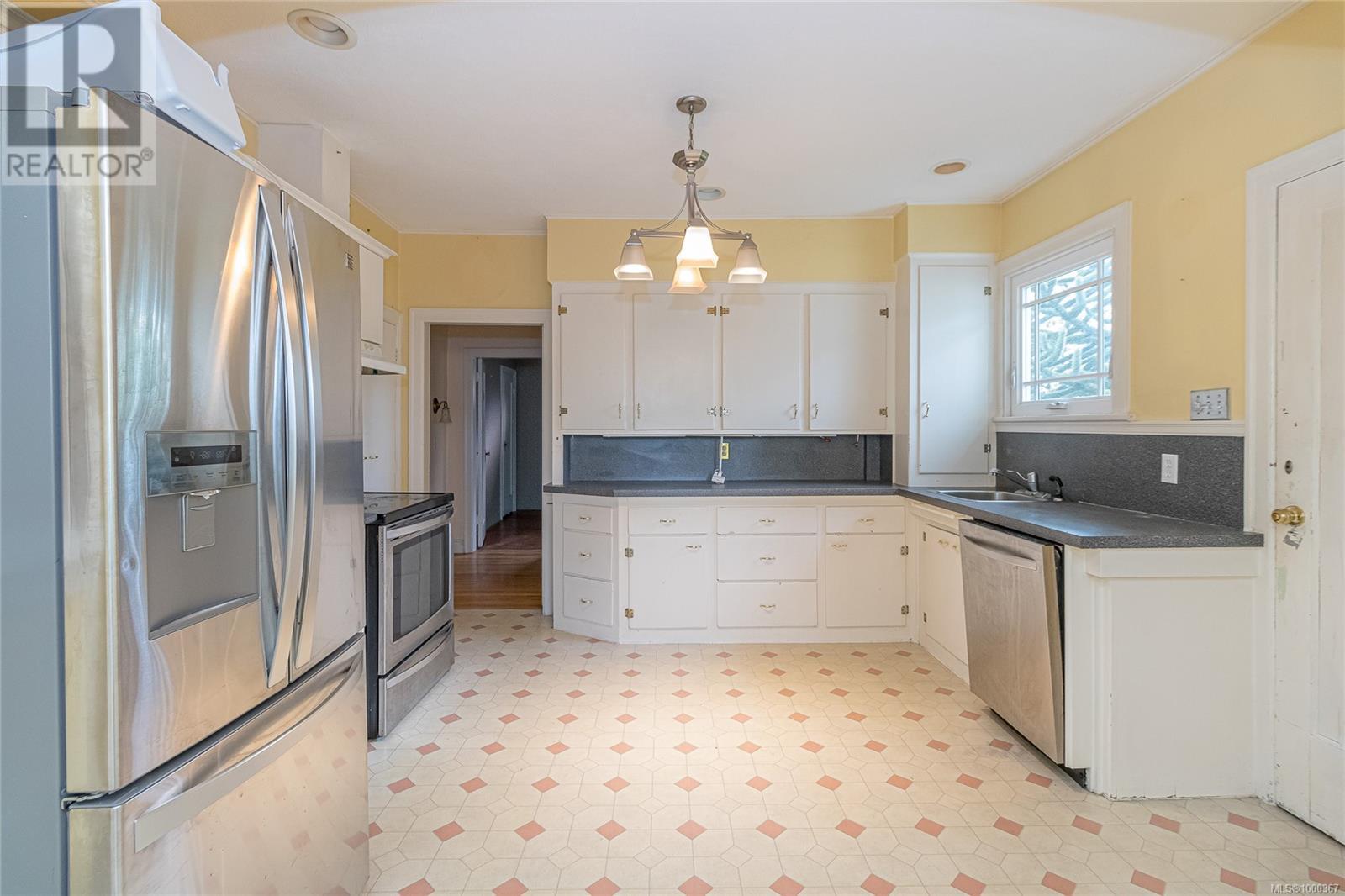Property at 2719 Richmond Rd image 3