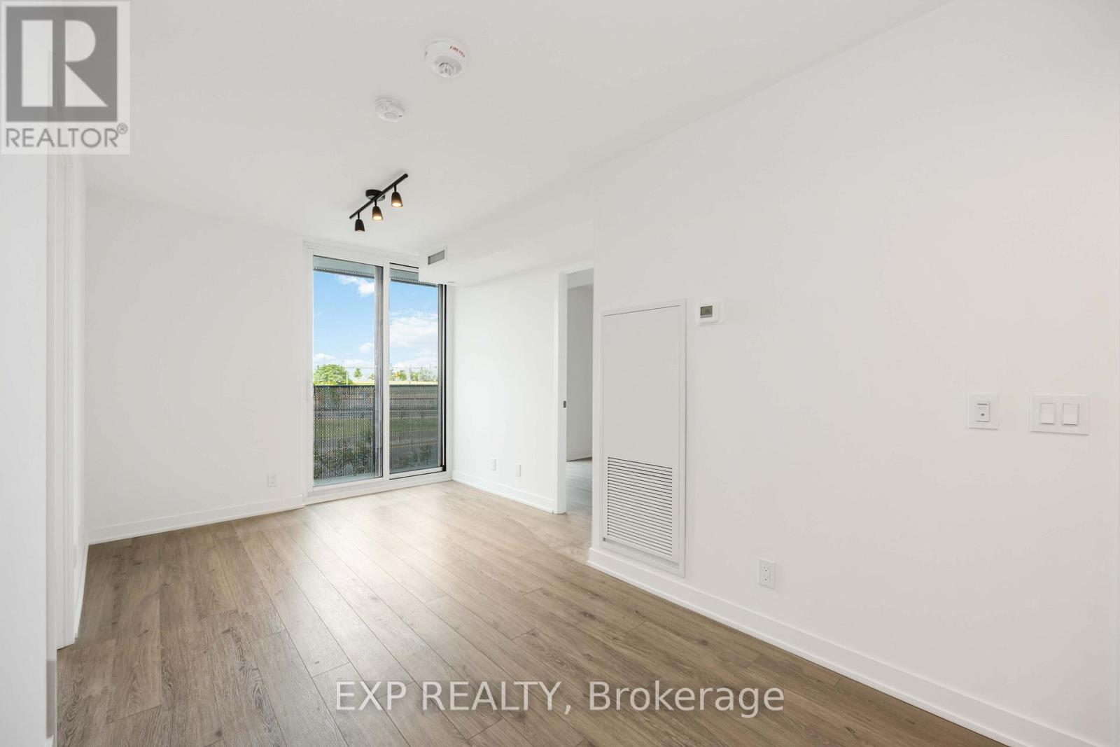 219 - 30 Tretti Way, Toronto, Ontario  M3H 0E3 - Photo 5 - C12204954