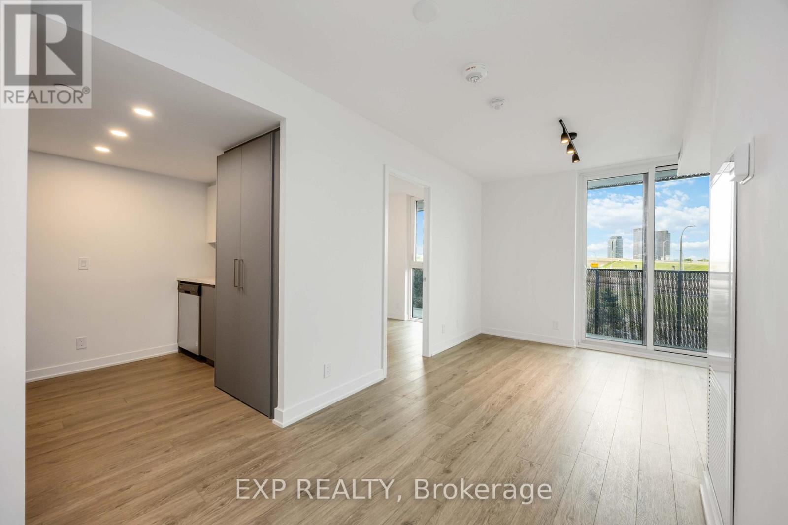 219 - 30 Tretti Way, Toronto, Ontario  M3H 0E3 - Photo 6 - C12204954