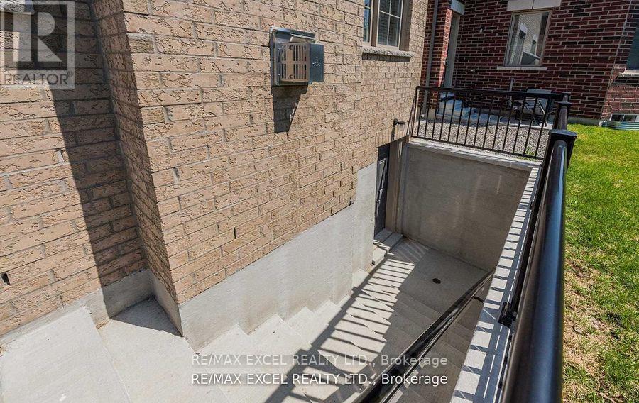 Bsmt - 585 Mcgregor Farm Trail, Newmarket, Ontario  L3X 0H6 - Photo 2 - N12204961