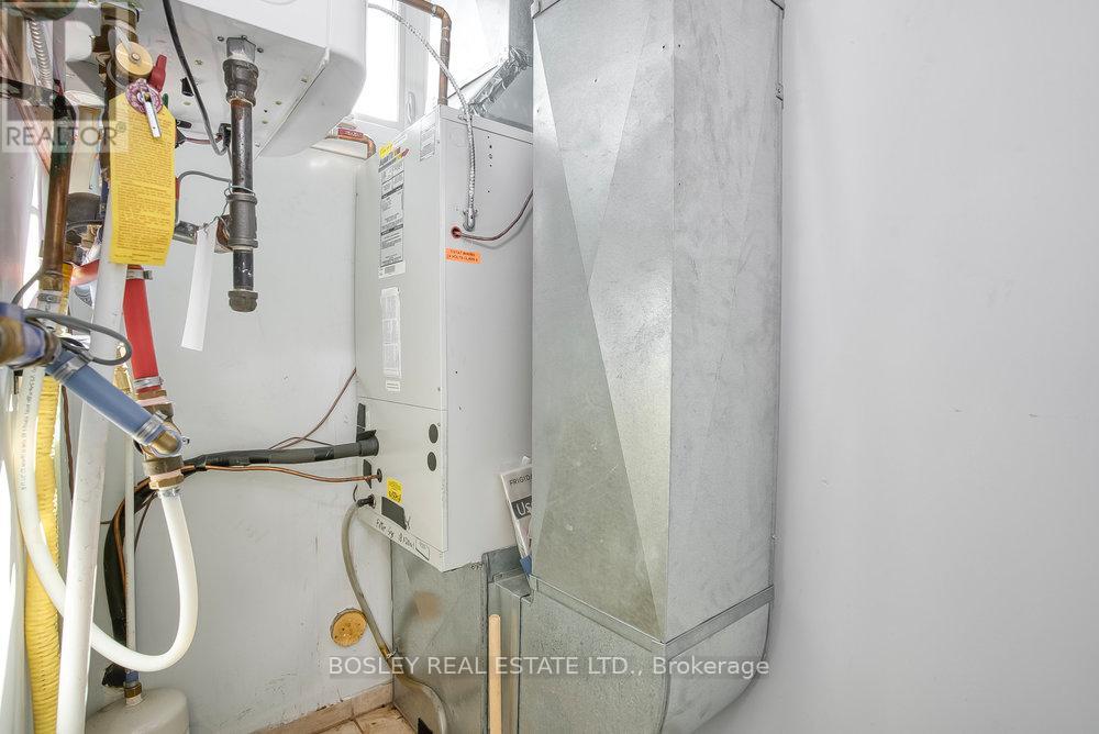2909 Dundas Street W, Toronto, Ontario  M6P 1Z1 - Photo 16 - W12204952
