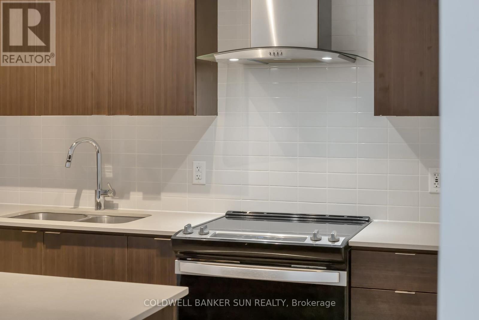 25 - 55 Duke Street W, Kitchener, Ontario  N2H 0C9 - Photo 5 - X12204953