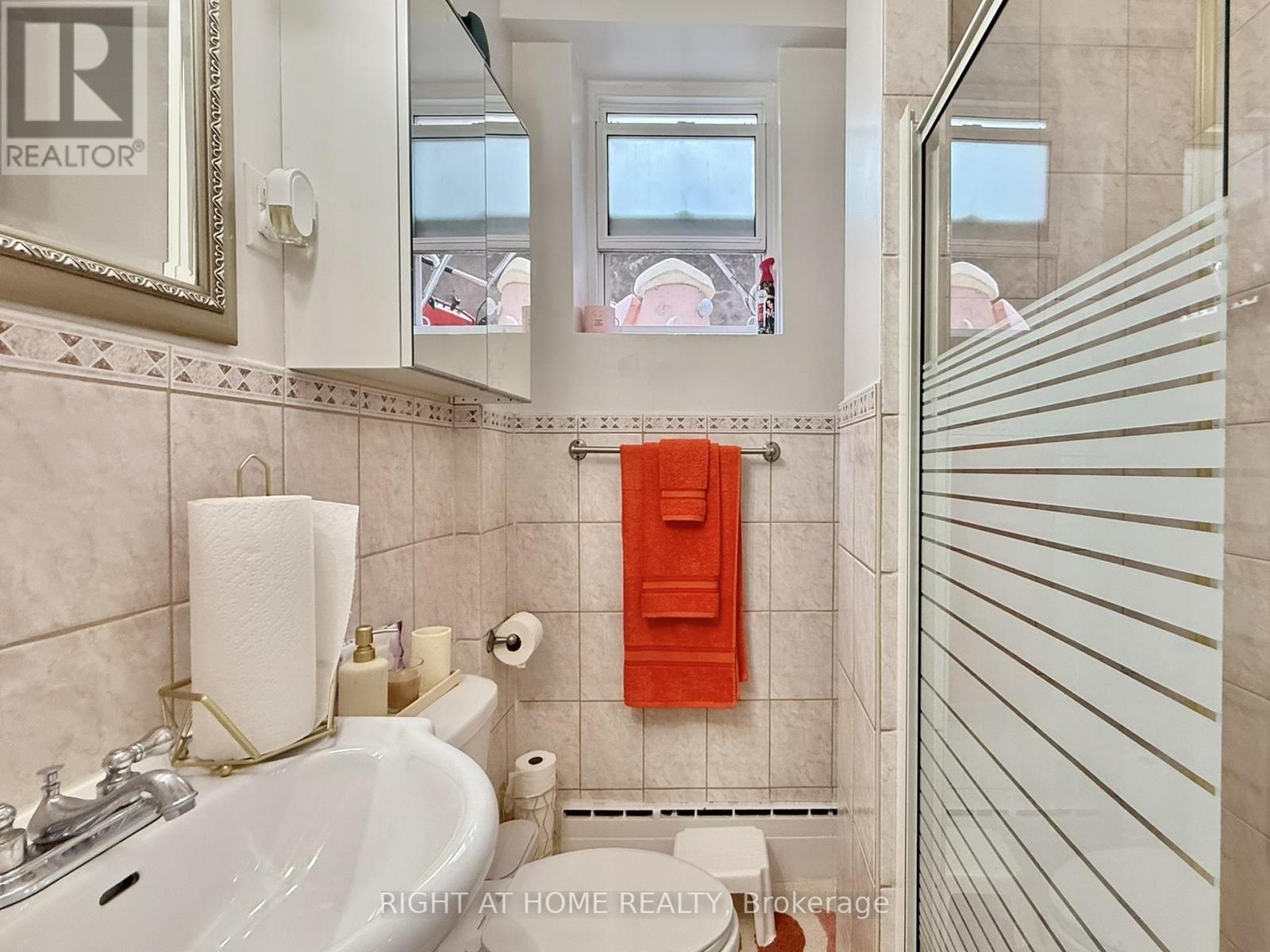 20 Belvidere Avenue, Toronto, Ontario  M6C 1P5 - Photo 11 - C12204973