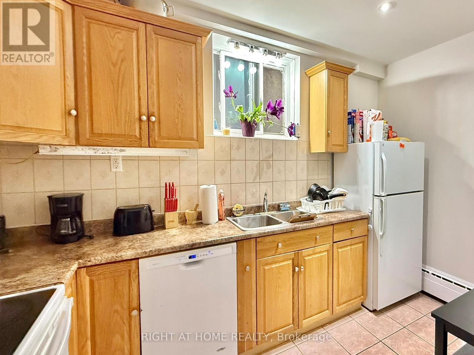20 Belvidere Avenue, Toronto, Ontario  M6C 1P5 - Photo 12 - C12204973