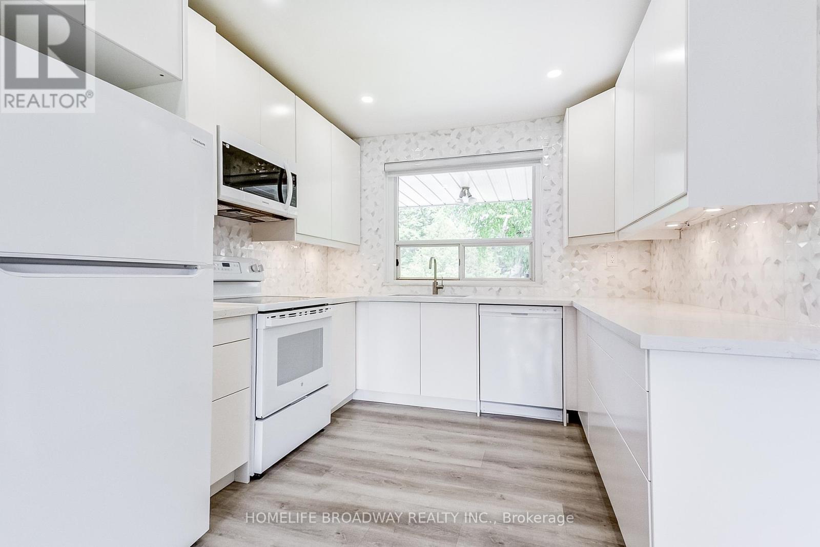 45 Hurlingham Crescent, Toronto, Ontario  M3B 2P9 - Photo 14 - C12204990