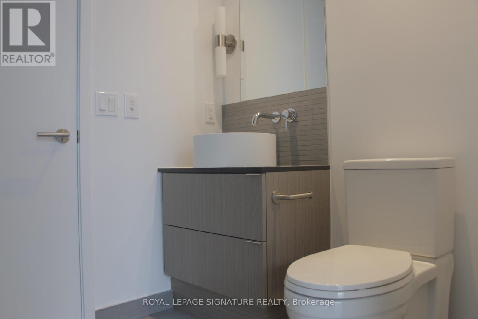 1210 - 161 Roehampton Avenue, Toronto, Ontario  M4P 0C8 - Photo 8 - C12204997