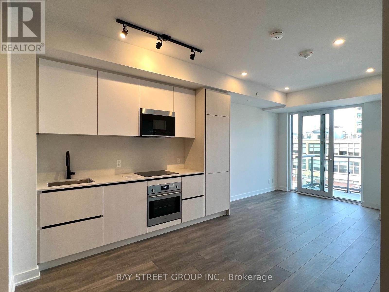 820 - 108 Peter Street, Toronto, Ontario  M5V 2G7 - Photo 2 - C12205003