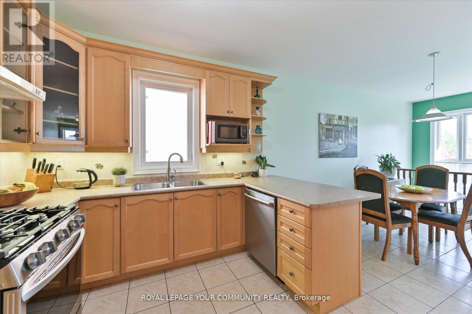 38 Brass Drive, Richmond Hill, Ontario  L4E 4T3 - Photo 14 - N12204976