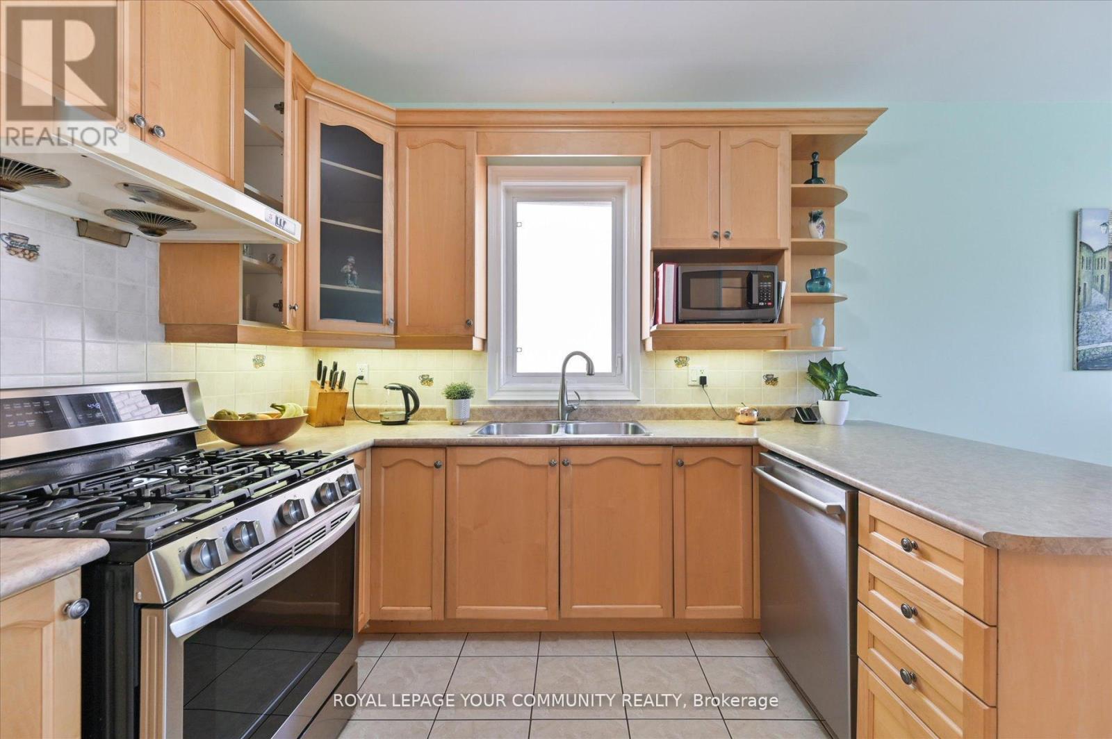 38 Brass Drive, Richmond Hill, Ontario  L4E 4T3 - Photo 16 - N12204976