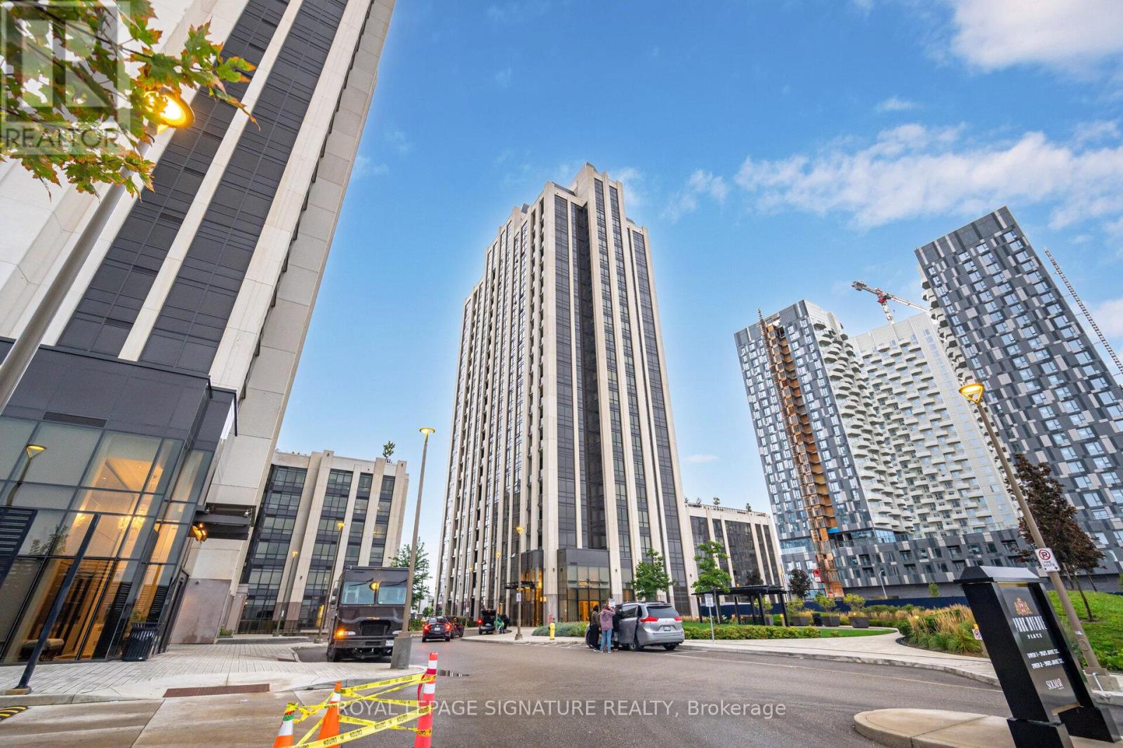 308 - 9085 Jane Street E, Vaughan, Ontario  L4K 0L8 - Photo 1 - N12204985