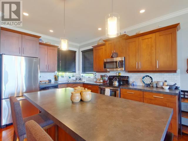 Property at 4369 ONTARIO AVE image 3