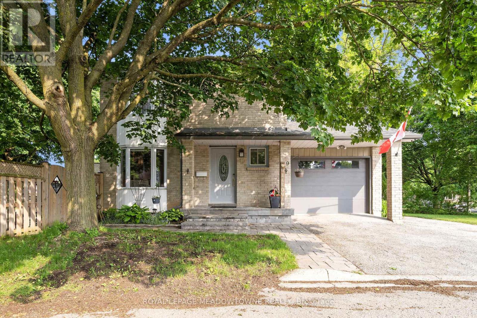 19 Ransom Street, Halton Hills, Ontario  L7J 2V9 - Photo 2 - W12204991