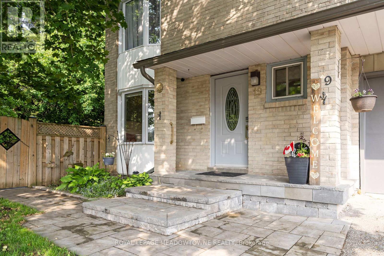 19 Ransom Street, Halton Hills, Ontario  L7J 2V9 - Photo 3 - W12204991
