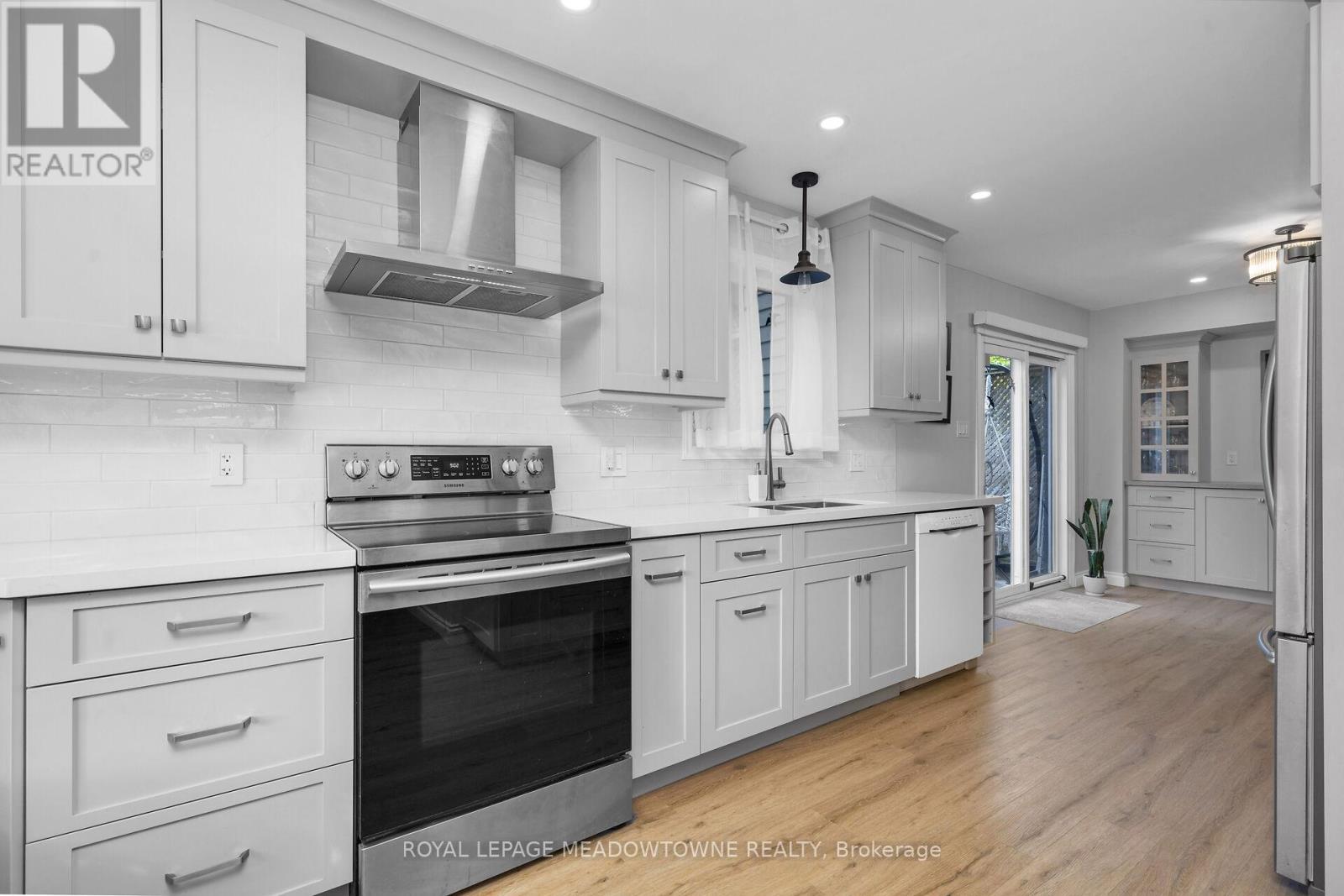 19 Ransom Street, Halton Hills, Ontario  L7J 2V9 - Photo 5 - W12204991