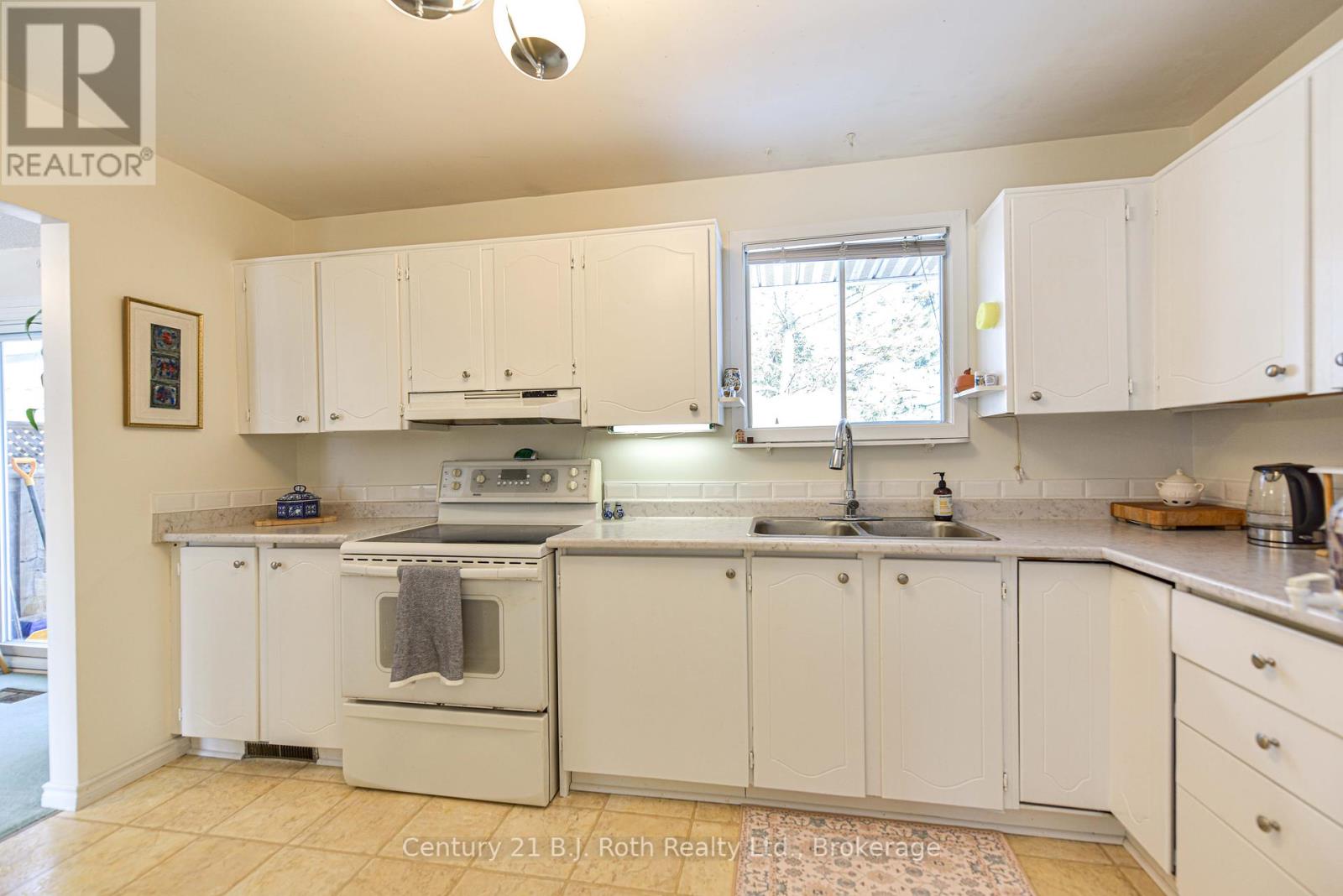 24 Champlain Street, Orillia, Ontario  L3V 2G7 - Photo 13 - S12115354