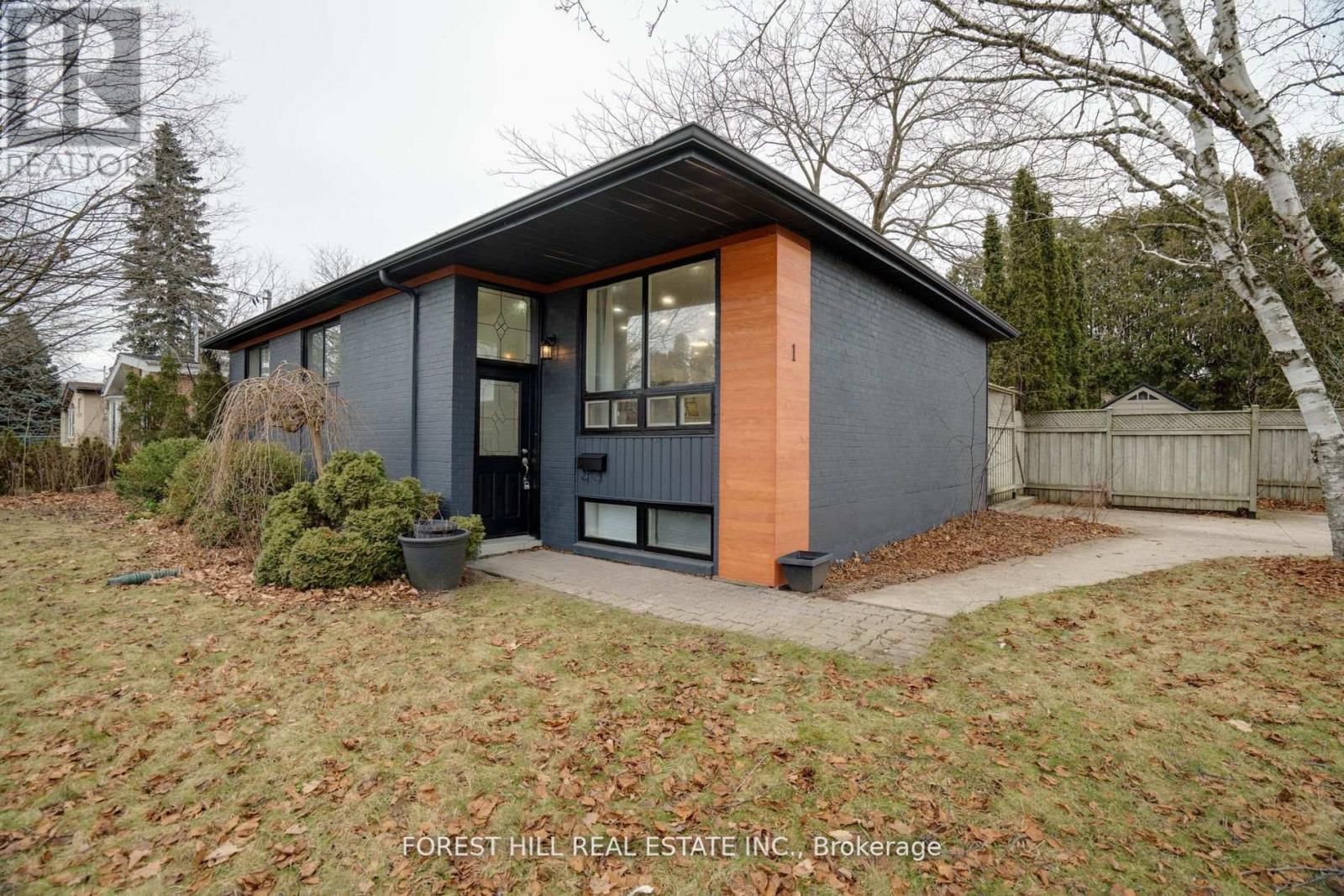 1 Willis Drive, Aurora, Ontario  L4G 2J8 - Photo 2 - N12202150