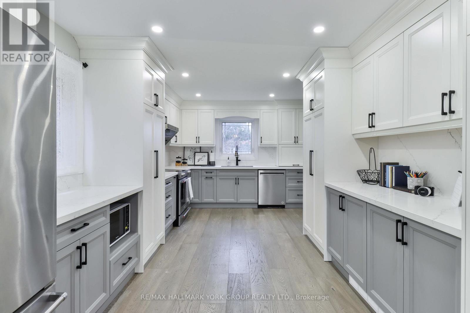 3040 Riverview Street, Oakville, Ontario  L6L 1L4 - Photo 6 - W12201151