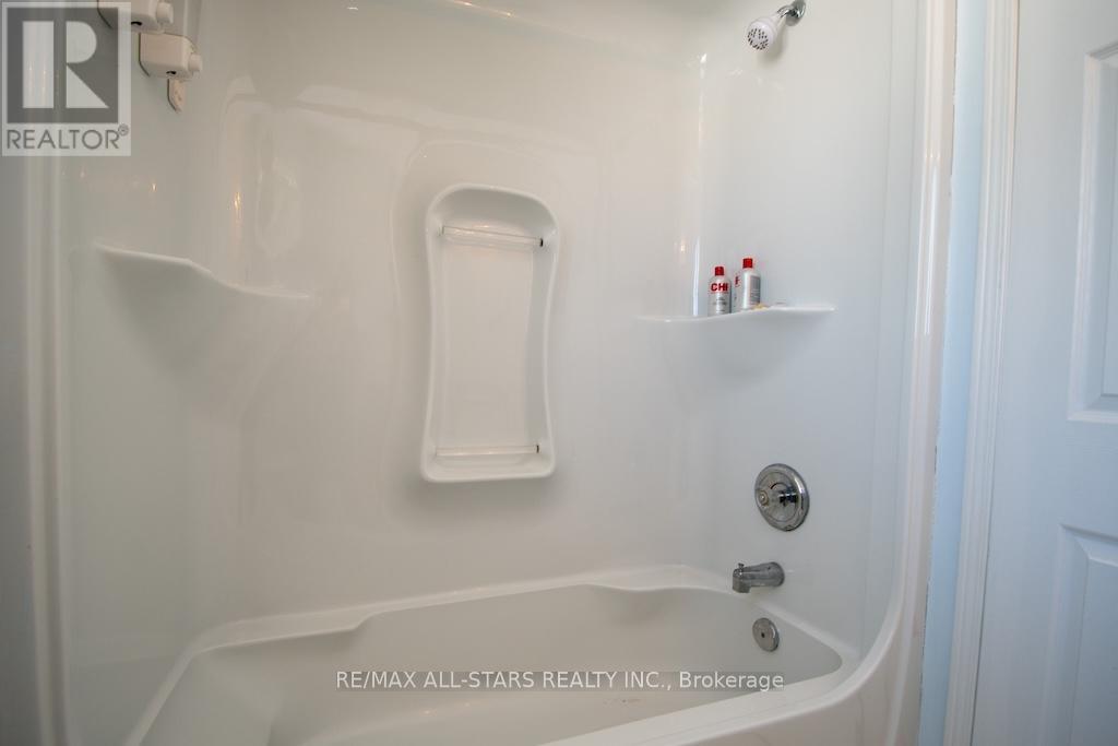10 O'connell Court, Kawartha Lakes, Ontario  K9V 5Y1 - Photo 17 - X12144493