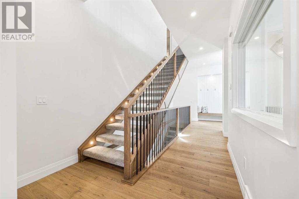 Property at 456 Discovery Place SW image 2