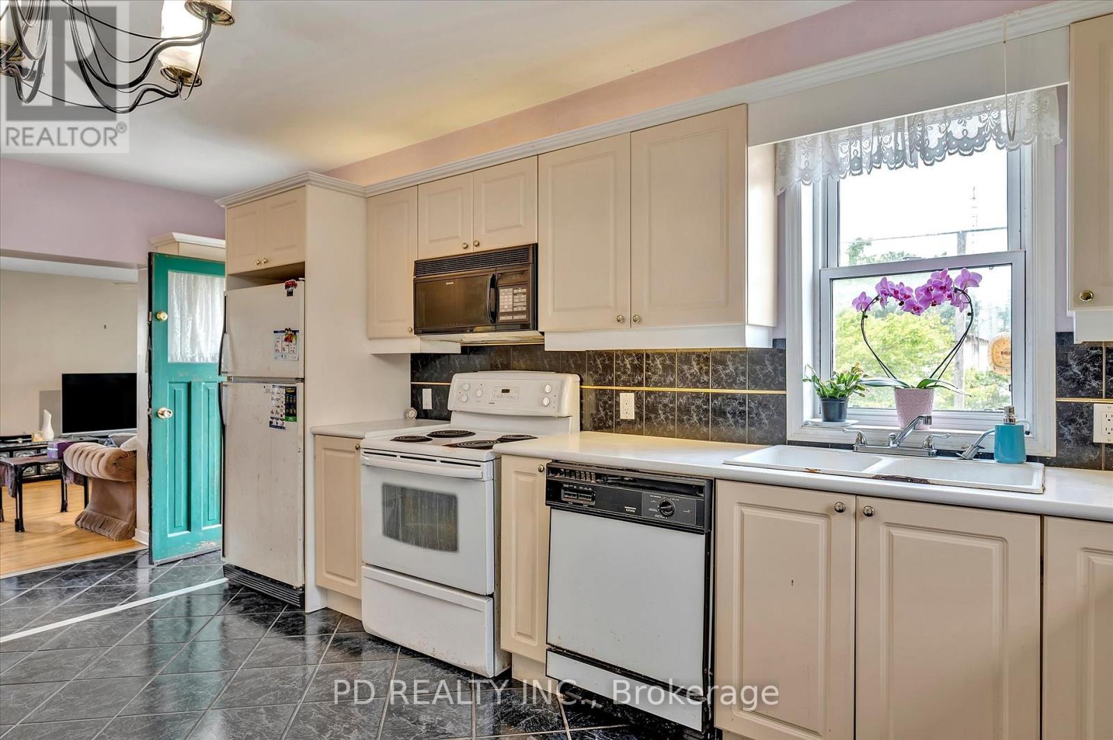 2449 Queen Mary Street, Cavan Monaghan (Cavan Twp), Ontario L0A 1C0 - Photo 24 - X12205016