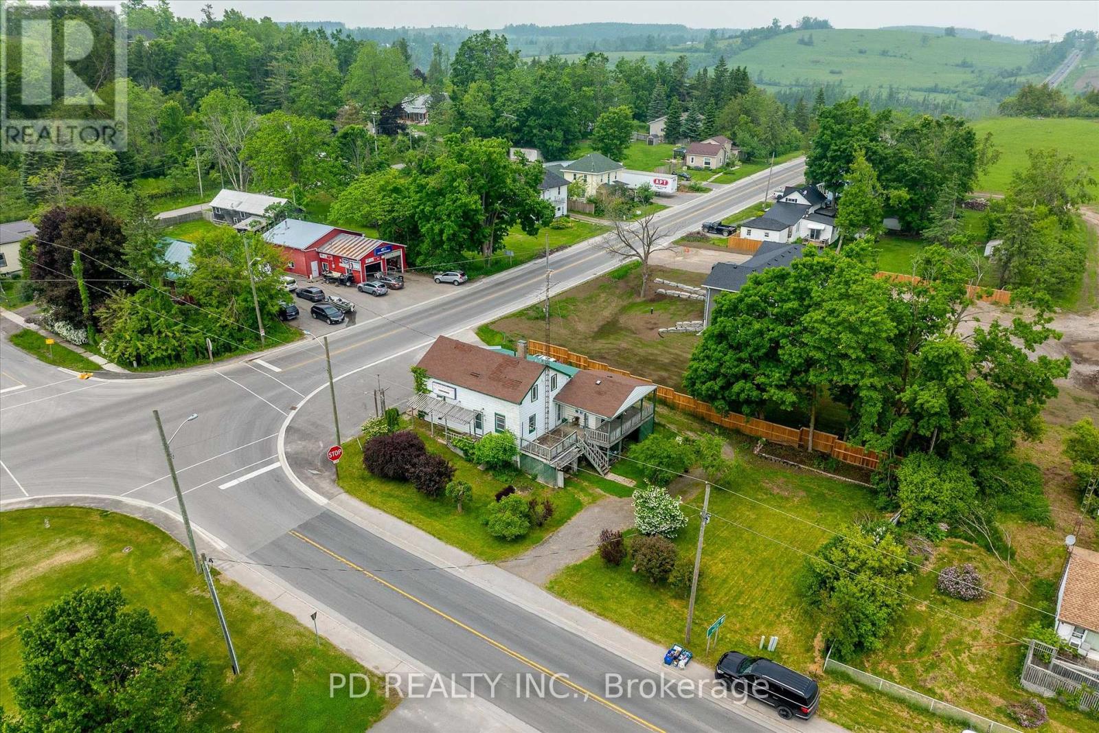2449 Queen Mary Street, Cavan Monaghan, Ontario  L0A 1C0 - Photo 6 - X12205016