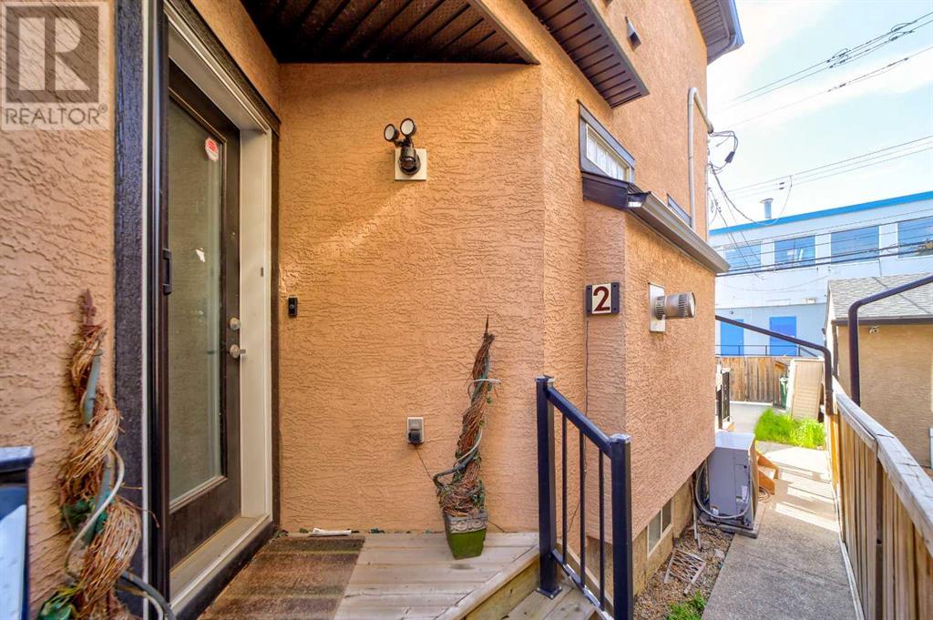 Property at #2, 221 17 Avenue NE image 4