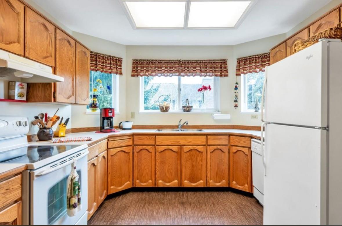 203 1378 FIR STREET, White Rock, British Columbia